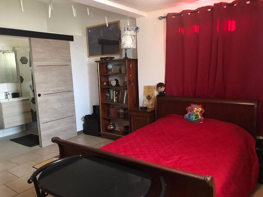 La Chambre Des Sorciers - Logement Independant Сент-Марі Екстер'єр фото